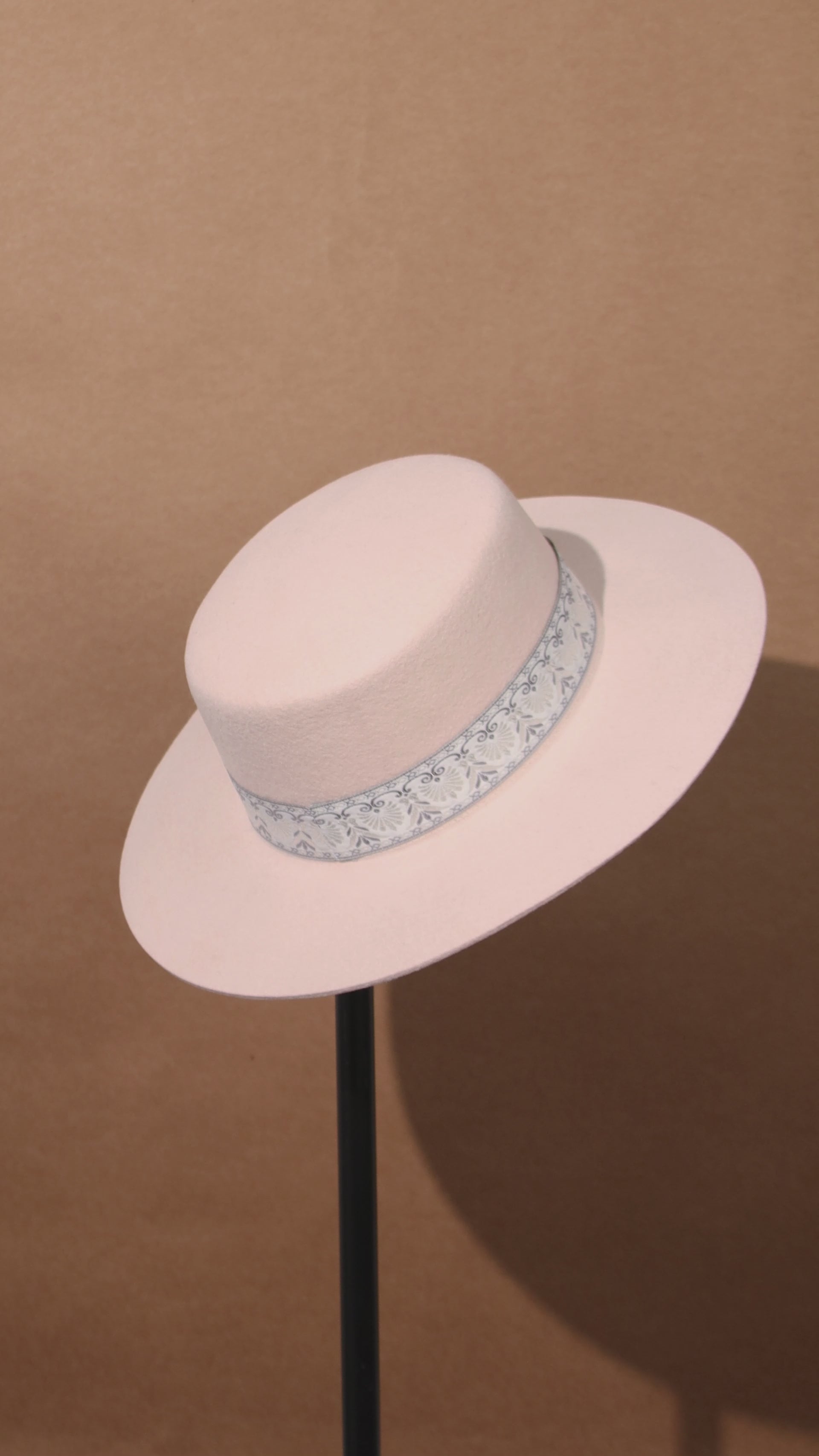 The Flat Crown Wide Brim Felt Hat - Ivory